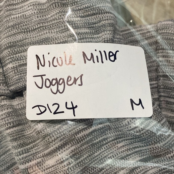 Nicole Miller New York Heathered Grey Technical Jogger Size Medium - Picture 6 of 6